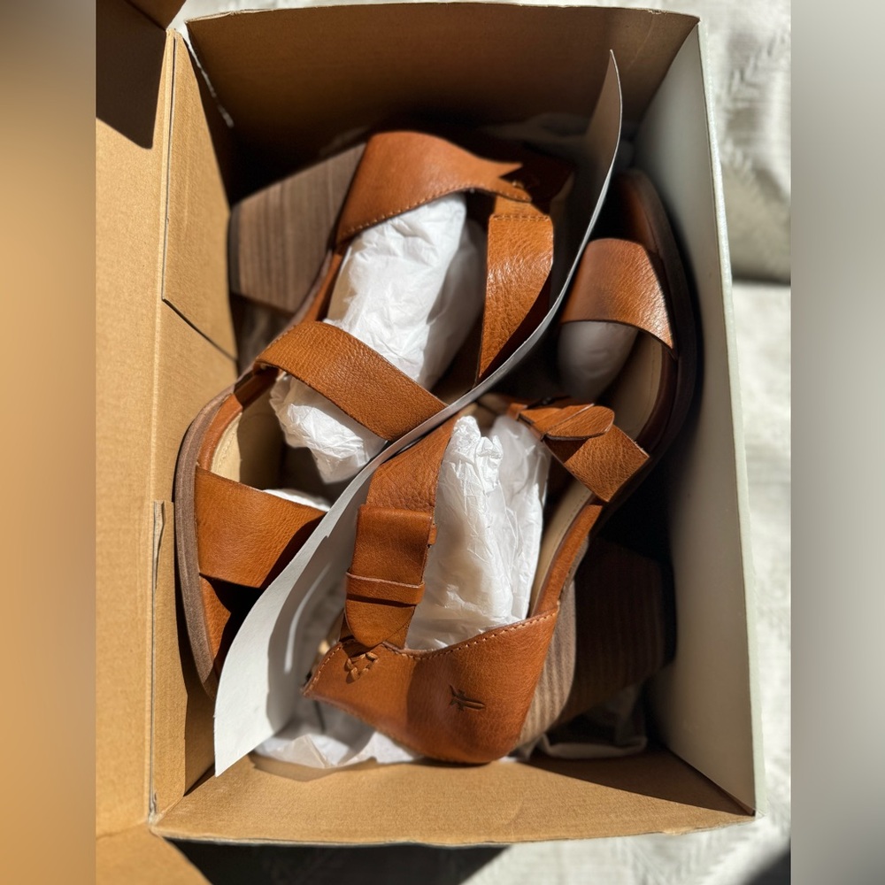 Frye Tan Leather Cross-Strap Heeled Sandals, Size 11 M